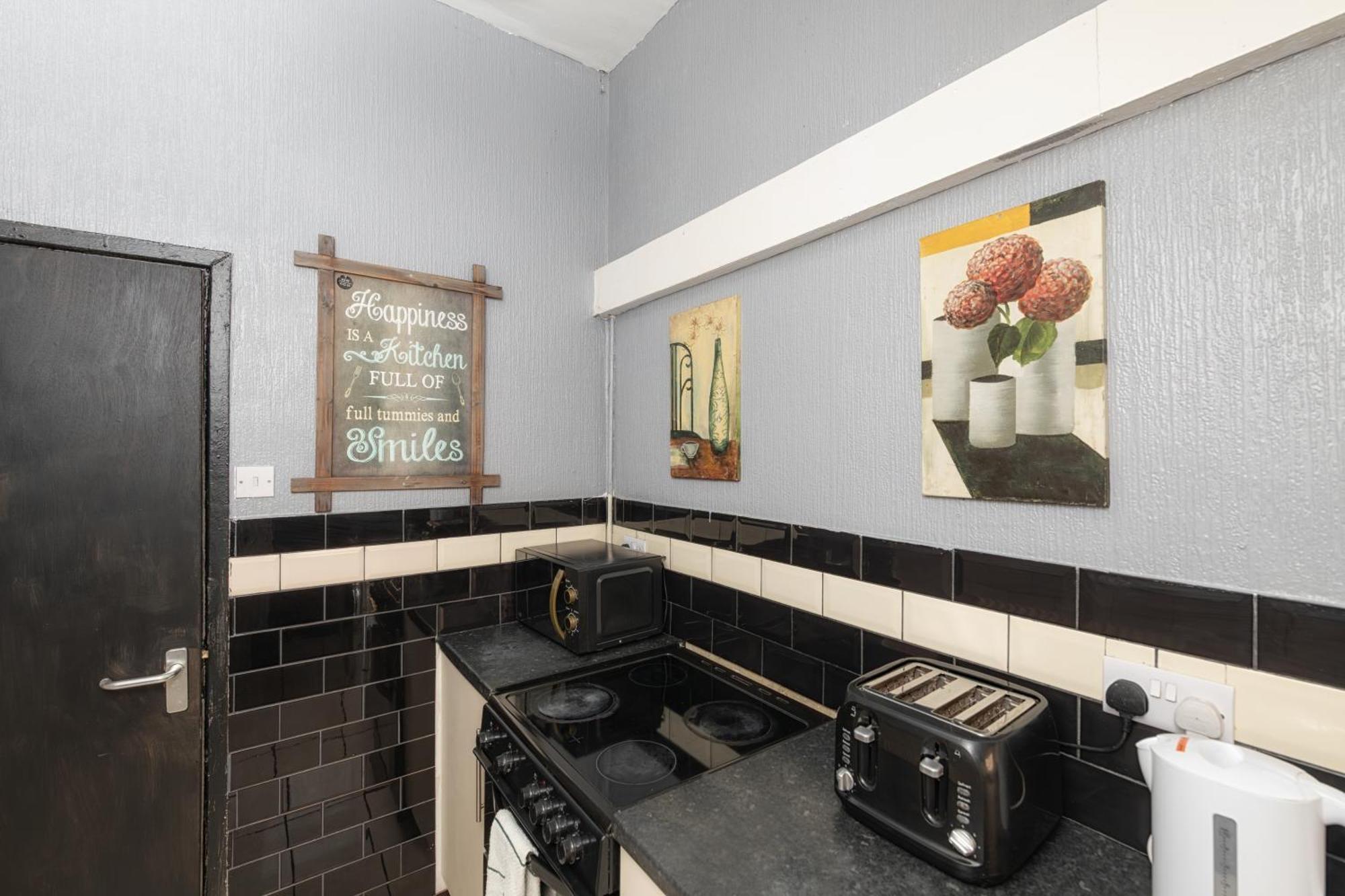 Newcastle City Centre Super Spacious Town House Free Parking And Wi-Fi Exterior photo